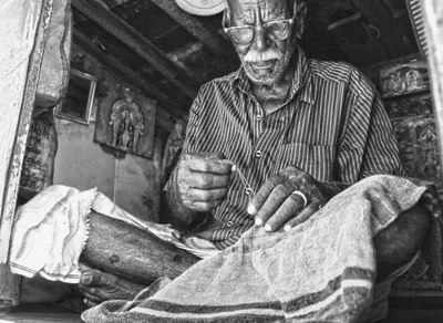 Create Stunning Inspirational Quote Graphics with Our Quote Maker!